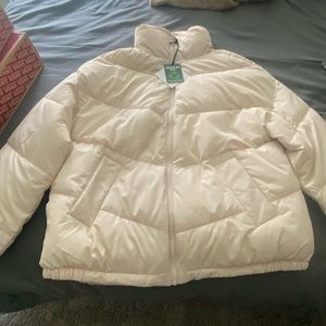 NEW Woman Hollister Cream Puffer Collection Jacket